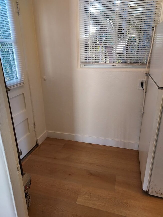 Building Photo - 2564 E. BROADWAY-