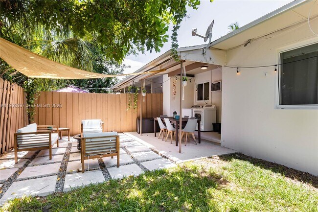 Building Photo - 20 SE 13th Terrace