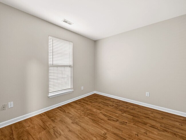 Building Photo - 129 Bathurst Ln