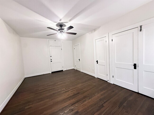 Building Photo - 1136 Berthea St