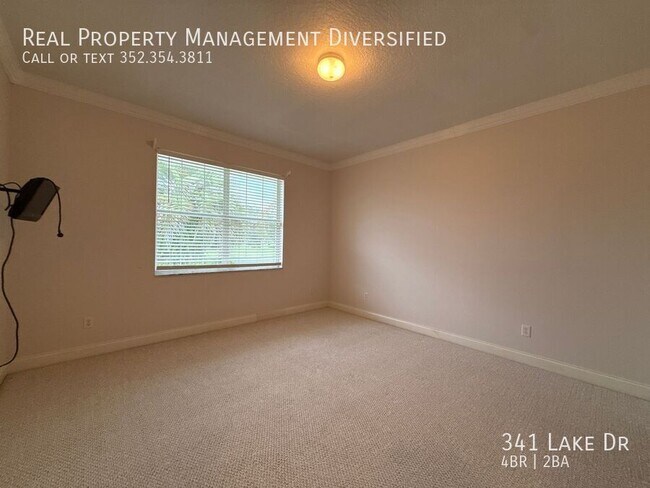 Building Photo - 341 Lake Dr