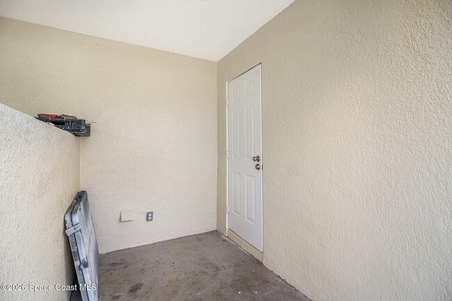 Building Photo - 1667 Desco