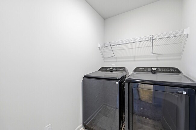 Building Photo - 305 Ruby Baird Dr