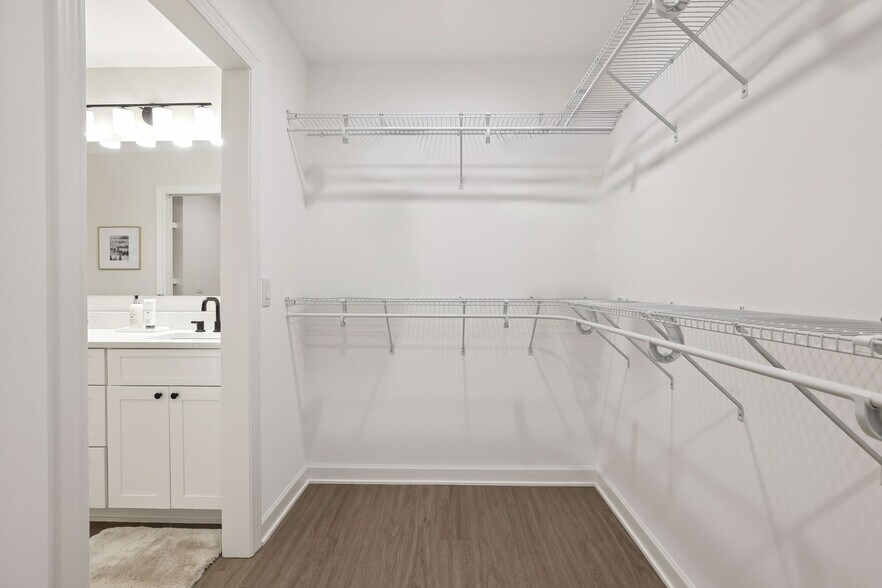 Building Photo - 603 Ashton St