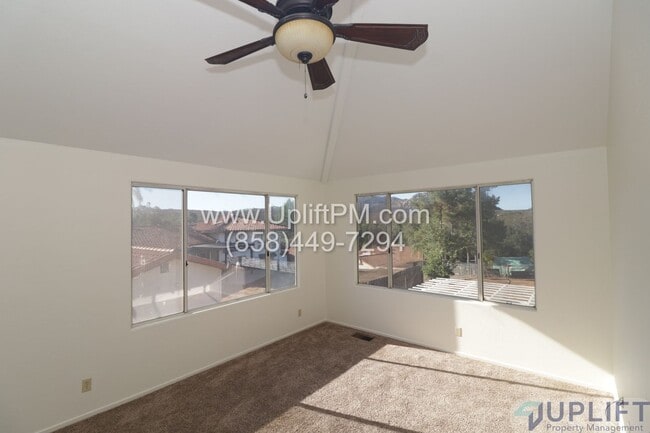 Building Photo - 4 Bedroom 2.5 Bath in San Diego Country Es...