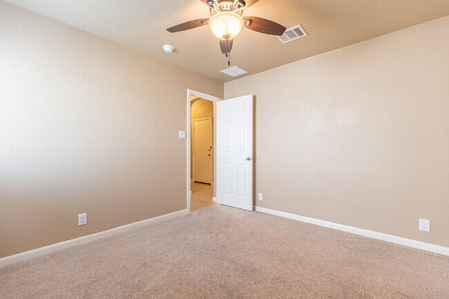 Building Photo - 259 Creekview Way