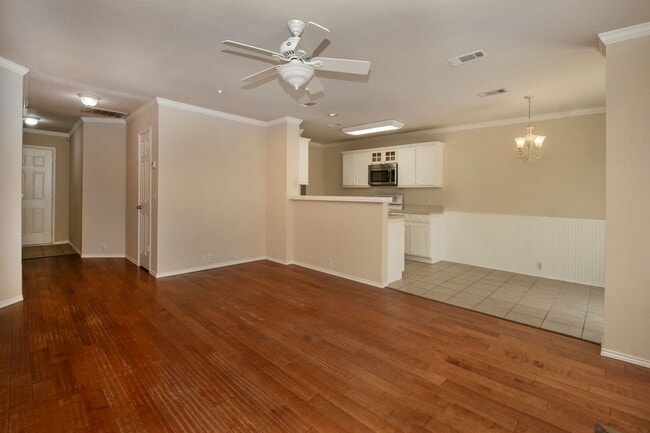 Building Photo - Cute house in Sherman for lease