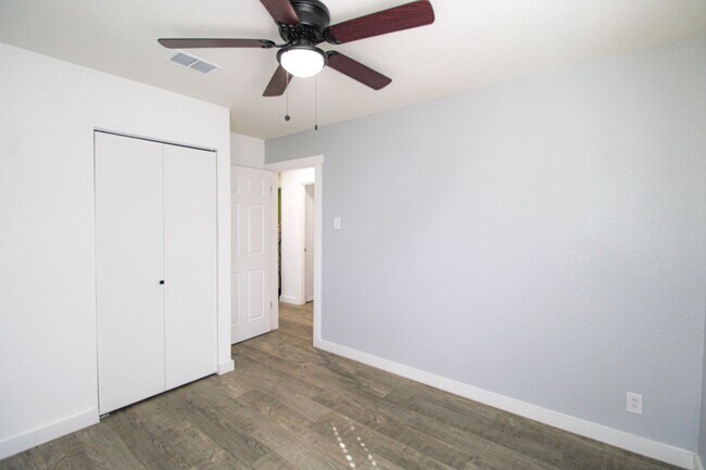 Building Photo - 2950 Lasses Blvd