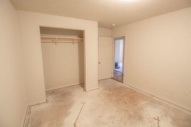 Building Photo - 210 Wheaton Ct