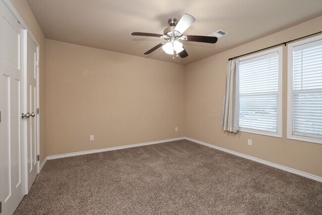 Building Photo - 3110 Claremont Dr