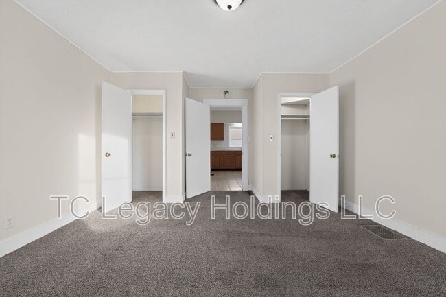 Building Photo - 388 Broaddus Ave