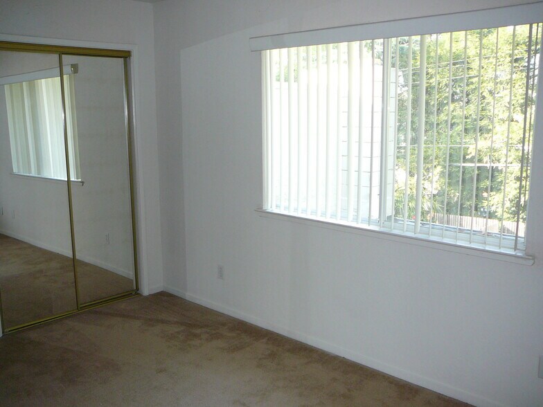 Building Photo - 6043 Leafwood Dr