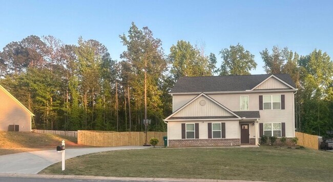 Building Photo - 4BR/2.5BA | Newly Renovated Single Family Home | Fully Fenced Backyard| In  Milledgeville!