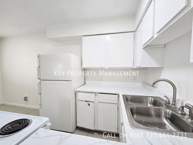 Building Photo - REMODELED UPSTAIRS 2 BED, 1 BATH UNIT * OP...