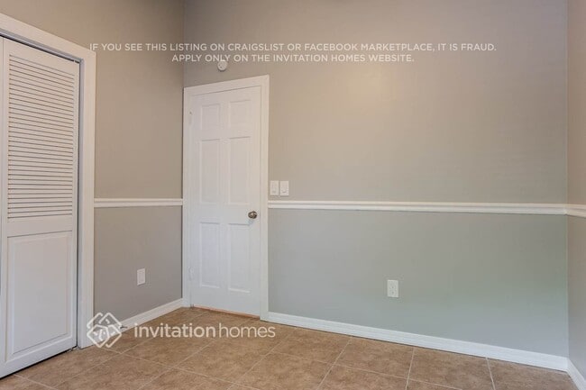 Building Photo - 9721 Carousel Cir N