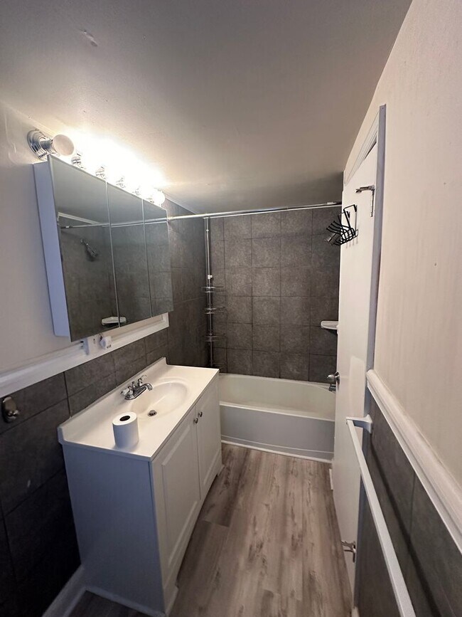 Building Photo - Updated 2 Bedroom Home in Media Borough with Private Yard