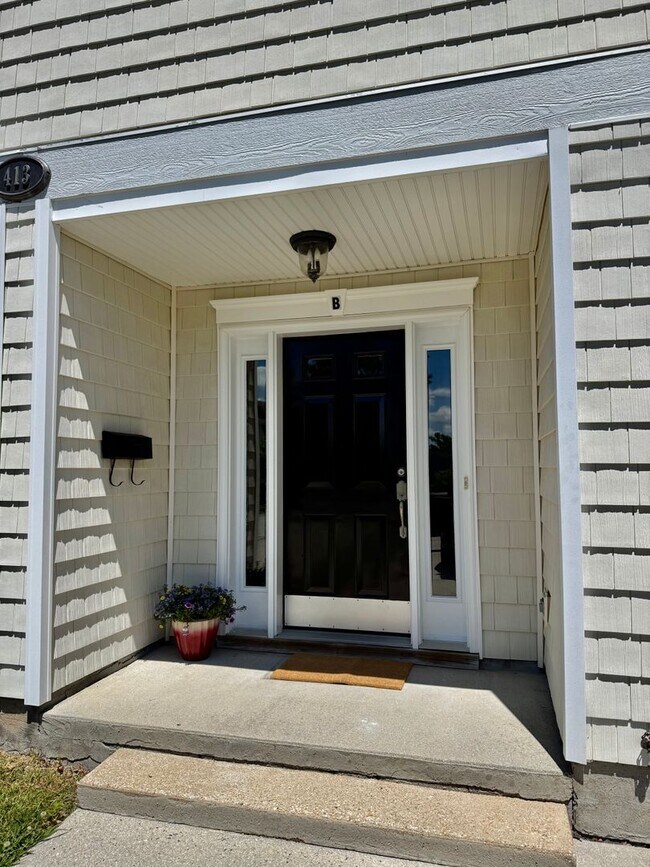 Building Photo - 3BD/3.5 Condo with Garage & Backyard in Shadowlawn! Blocks to the Beach! AVAILABLE NOW!