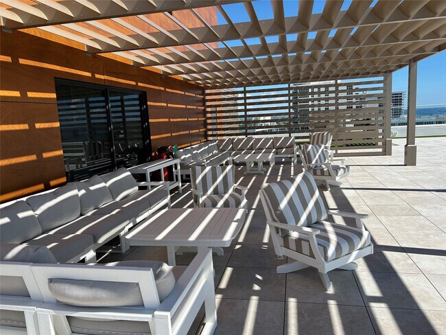 Building Photo - 4020 Galt Ocean Dr