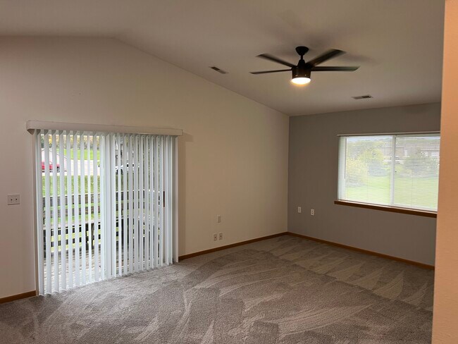 Building Photo - 450 Skare Rd