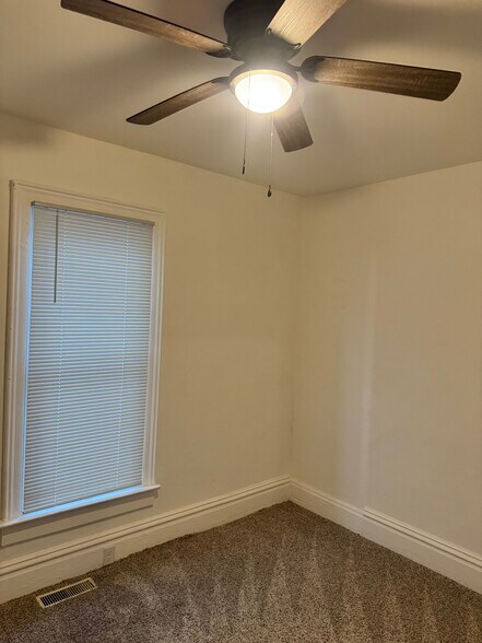 Building Photo - 811 47th St