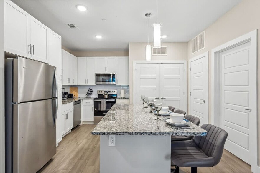 Building Photo - 12420 Rain Strm Ct