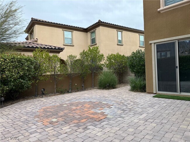 Building Photo - 304 Rezzo St