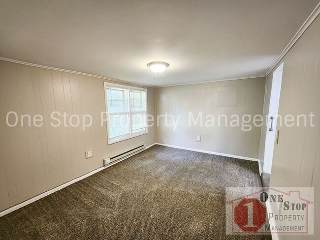Building Photo - Come See this Charming 2-bedroom, 1-bath H...