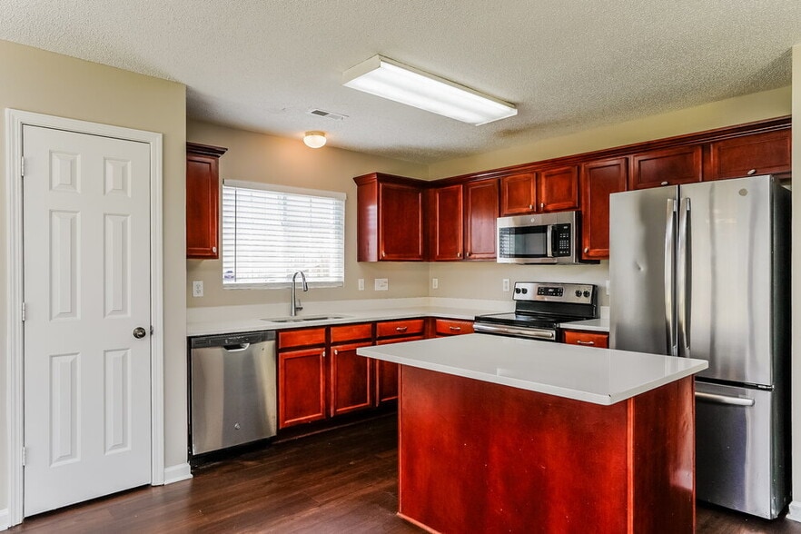 Building Photo - 1101 Tellis Dr