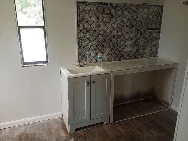 Building Photo - "Charming 2-Bed, 2-Bath Retreat in Laurens - Your Perfect Cozy Getaway!"