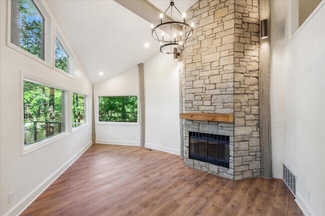 Building Photo - 439 Barbara Ln