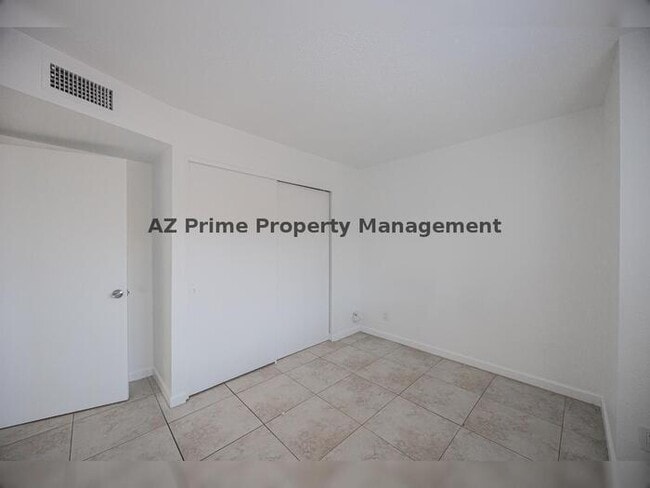 Building Photo - 4615 E Jones Ave