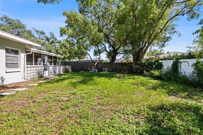 Building Photo - 206 N Gunlock Ave