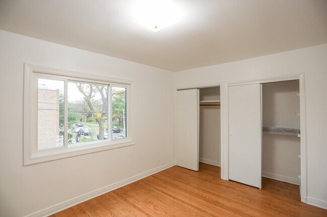 Building Photo - 2754 W Berwyn Ave