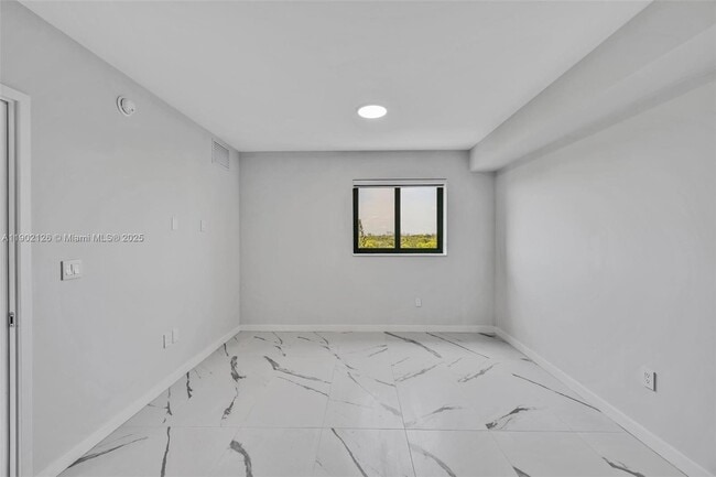 Building Photo - 840 NE 130th St