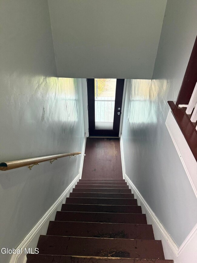 Building Photo - 822 Hampton Ave