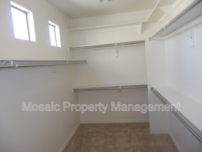 Building Photo - 3721 S Vineyard Ave