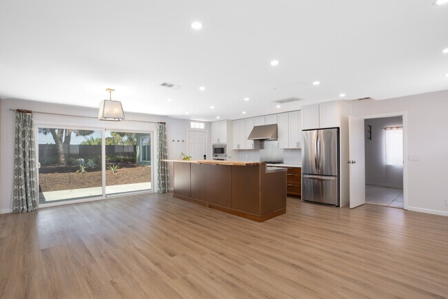 Building Photo - 4742 Seaford Pl