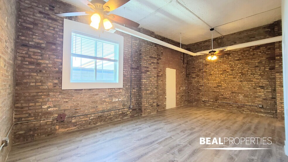 Building Photo - 2320 N Damen Ave