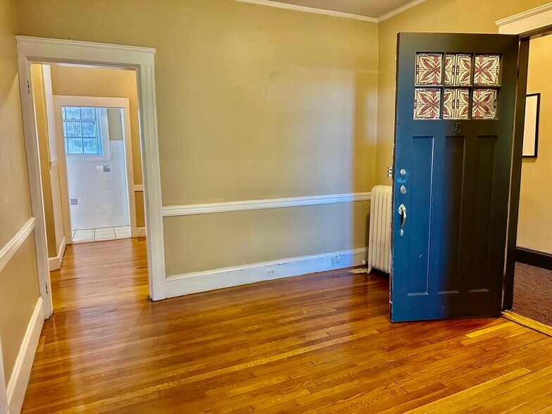 Building Photo - 74 Egmont St