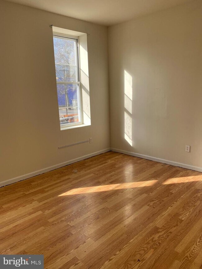 Building Photo - 649 N 40th St