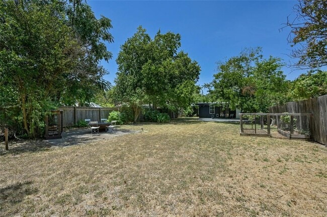 Building Photo - 8415 Bowling Green Dr