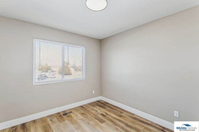 Building Photo - Newer 4 bedroom, 2.5 bath duplex NE Wichita