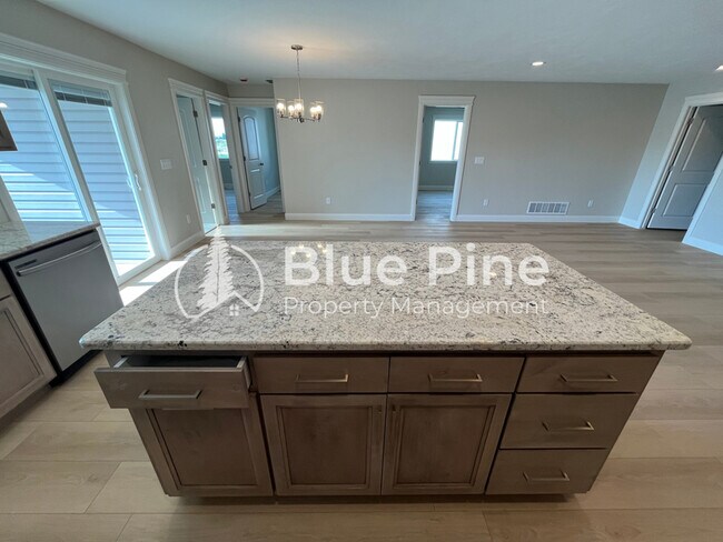 Building Photo - 6360 Ender Ln