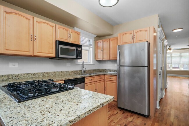 Building Photo - 518 W 45th Pl