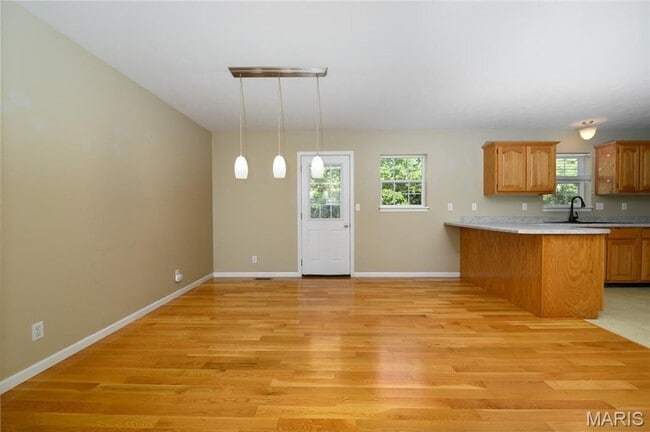 Building Photo - Amazing 4 bedroom 3.5 Bath house