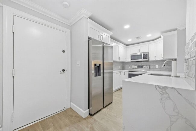 Building Photo - 4141 Bayshore Blvd