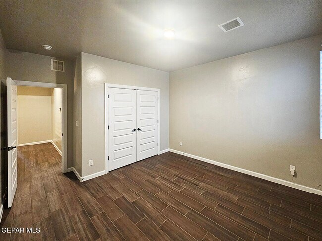 Building Photo - 13185 Tiverton Rd