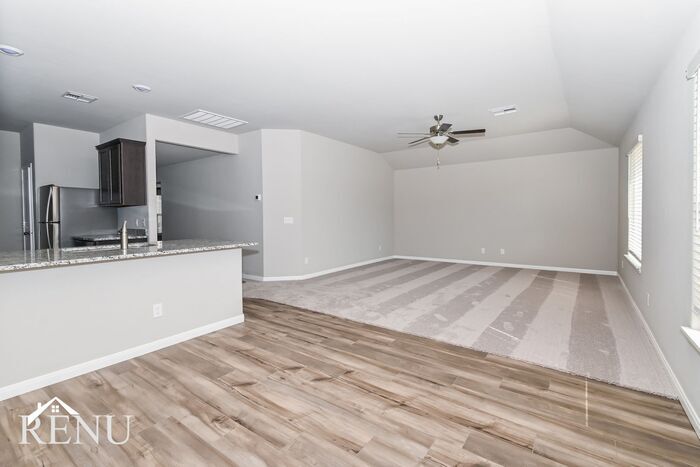 Building Photo - 1705 Maroon Dr