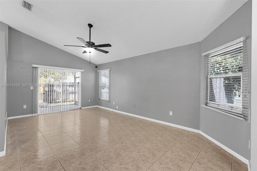 Building Photo - 1308 E Glen Oak Rd