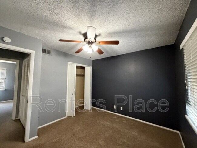 Building Photo - 2418 E 59th Ct